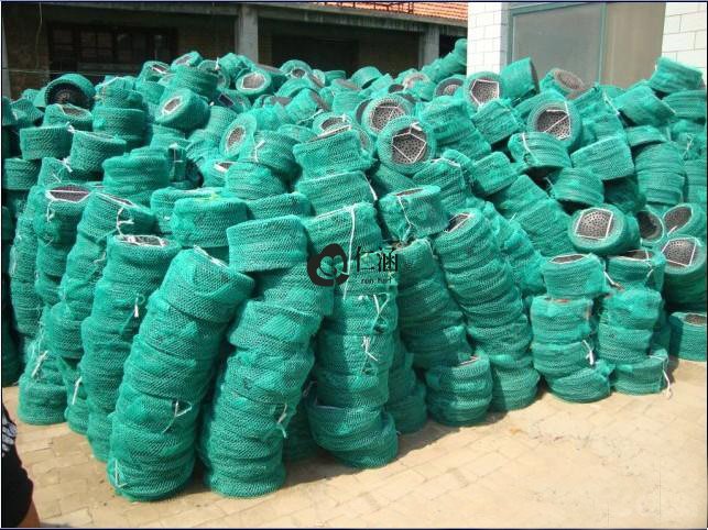 牡蠣籠準備給客戶送貨